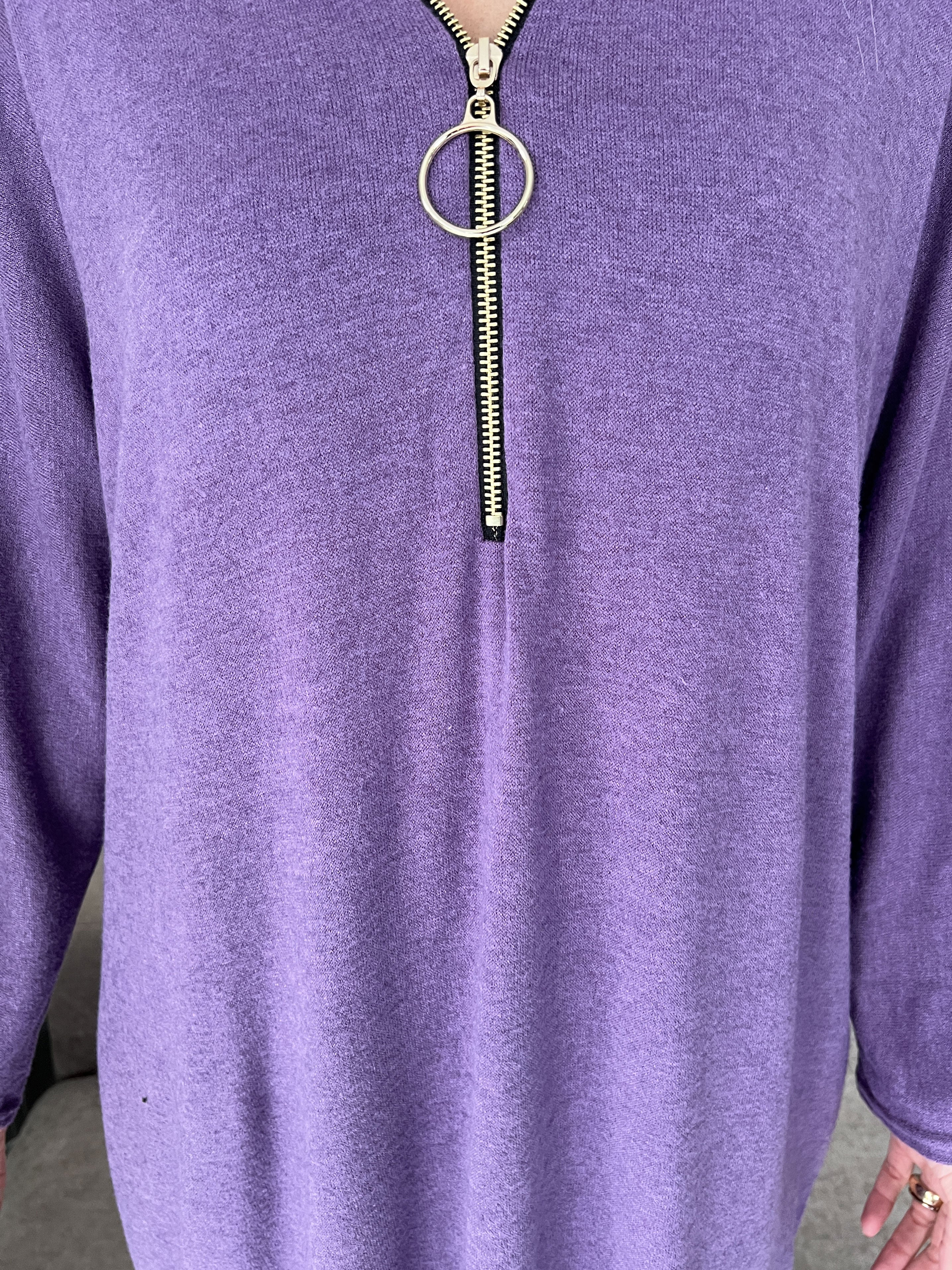 Filippa - Blød strikkjole med lynlås